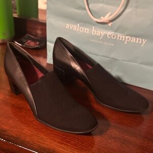 Munro black block heel shoes. EUC size 8.5